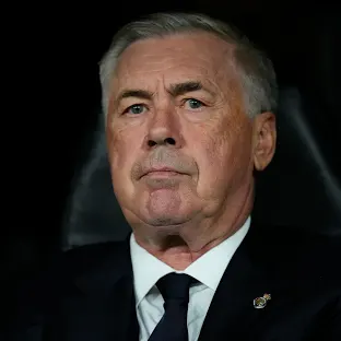 Ancelotti pede paralisação do futebol e põe Bola de Ouro em 2º plano: 'Vinicius Jr. está triste, mas não por isso'