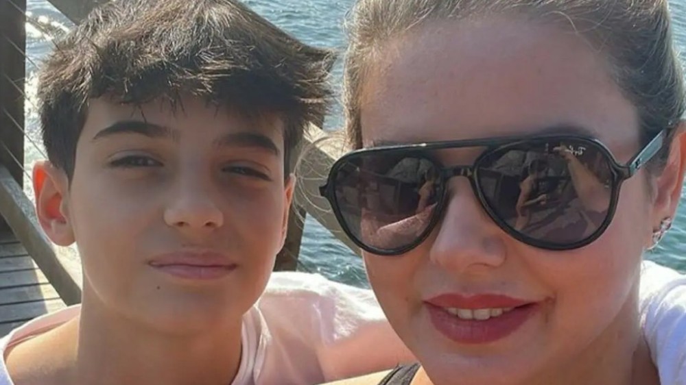 Mari Alexandre, ex de Fabio JR. celebra formatura do filho: ‘Nós merecemos!’