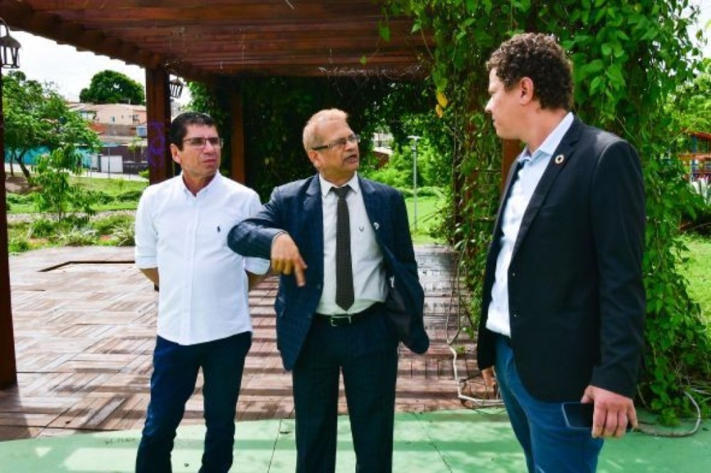 Ministro conselheiro da Embaixada da Índia visita Cuiabá e avalia um local para a instalação da estátua de Mahatma Gandhi