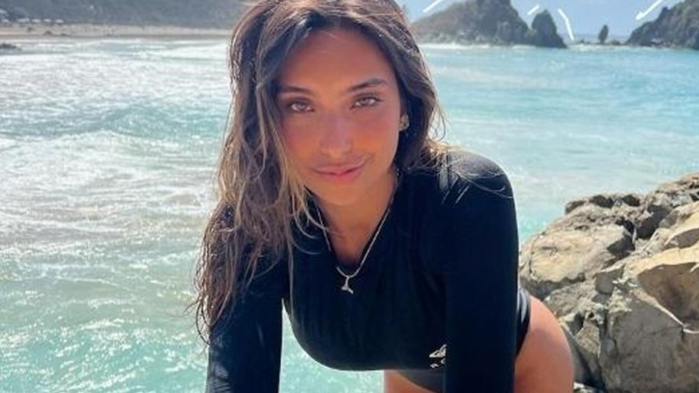 Participante da 24ª edição do BBB mora em mansão à beira mar: ‘A lindeza tem 22 anos’