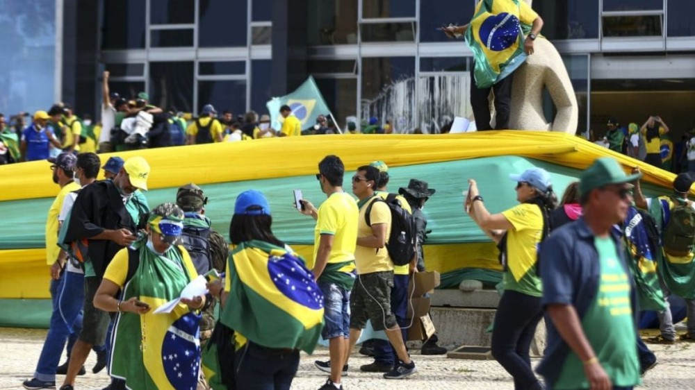 Atos golpistas: cerimônia pró-democracia marca um ano do 8/1