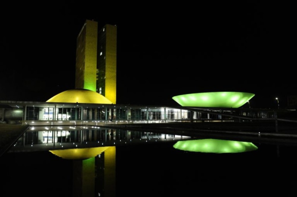 No primeiro aniversário do 8 de Janeiro, Congresso faz projeção para celebrar a democracia