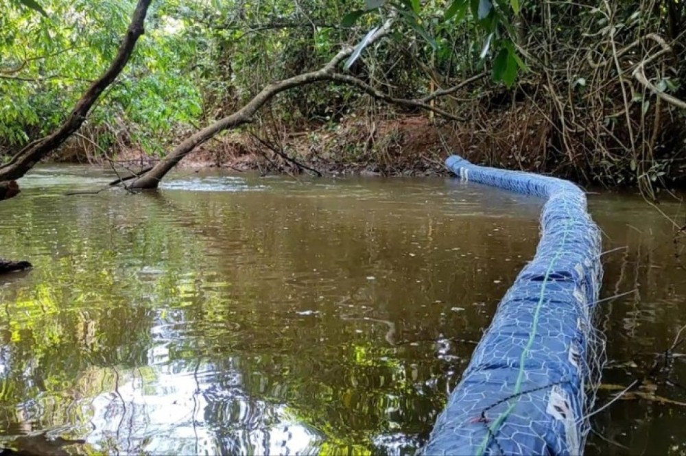 Rio Perdido recebe ecobarreiras para contenção de resíduos