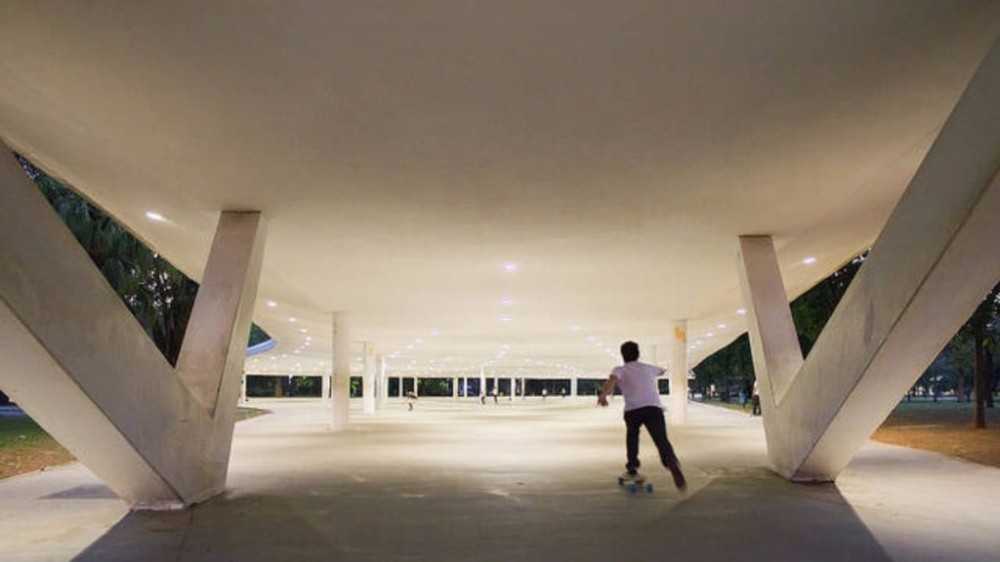 Chuvas em SP derrubam estrutura no Ibirapuera e causam danos na cidade
