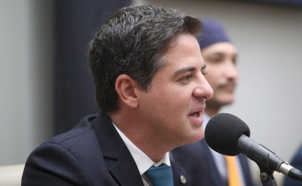 Comissão aprova projeto que dispensa pessoas com marca-passo de passar por detector de metal