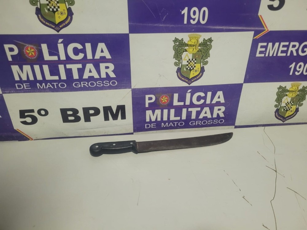 Mulher é presa pela PM após tentar matar idoso com facão em Rondonópolis