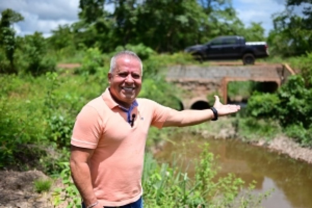 Presidente Chico 2000 visita obras na Comunidade Bandeira II