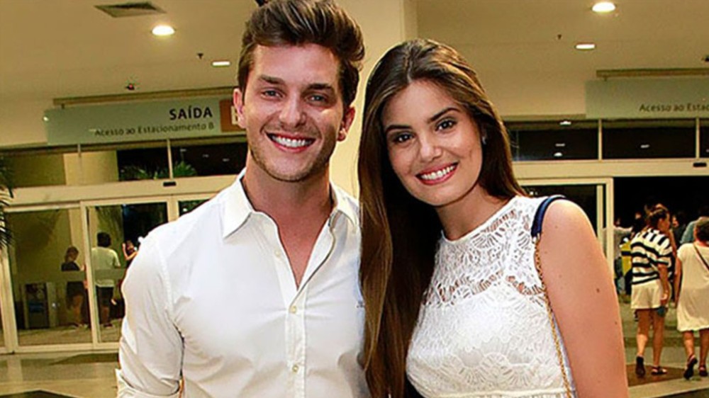 Camila Queiroz deixa seguidores babando com tbt da virada: ‘Já posso voltar?’