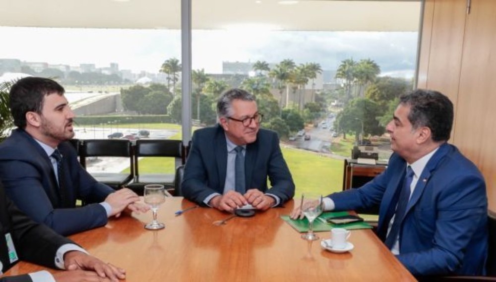 VLT Cuiabano avança: Prefeito se reúne com o ministro Alexandre Padilha e agenda apresentação presencial do projeto ao Ministério das Cidades