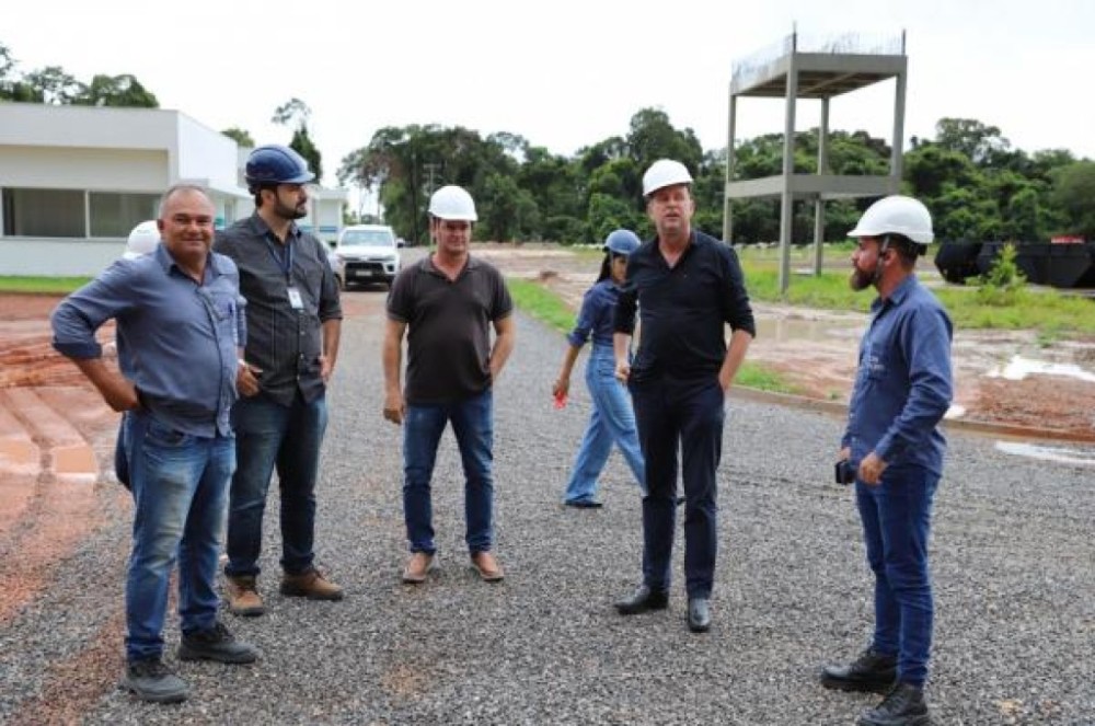 Prefeito e secretário visitam obras da ETE que irá beneficiar 60 mil sorrisenses
