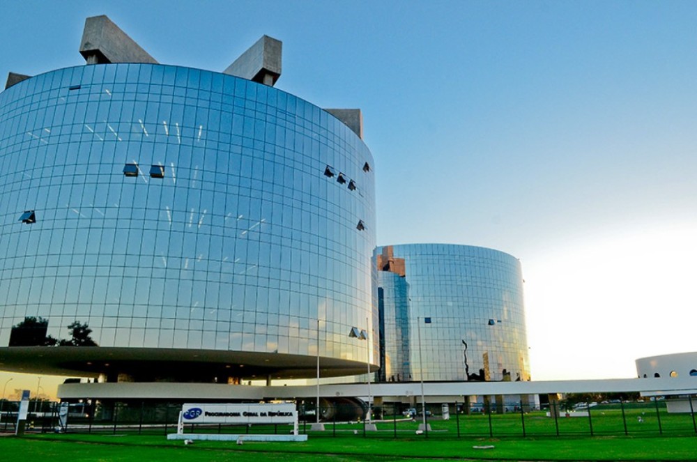 Sancionada com veto lei que transforma cargos efetivos em comissionados no MPU