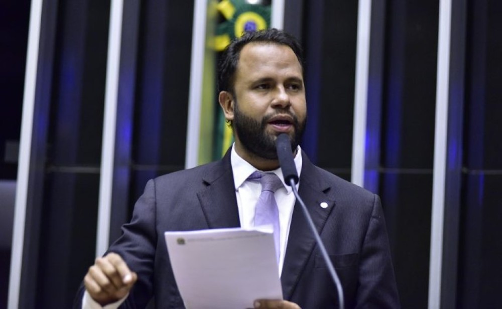 Comissão aprova direito a pensão para compensar perda financeira após divórcio
