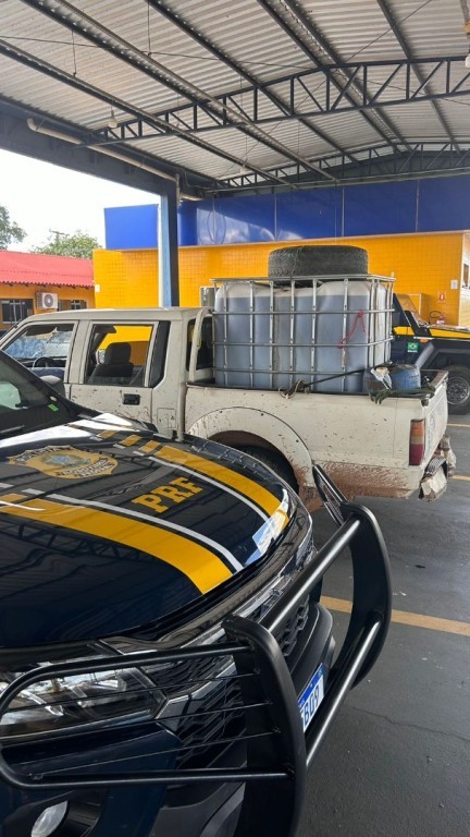 Polícia Rodoviária Federal faz 03 apreensões distintas de combustível sendo transportado de forma irregular em Pontes e Lacerda - MT