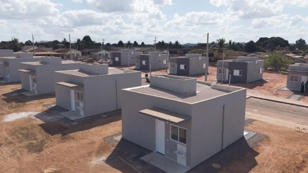 Primeira-dama de MT participa do lançamento de 200 casas em Campos de Júlio nesta quarta-feira (12) Empreendimento faz parte do programa SER Família Habitação, do Governo de MT, que aporta até R$ 20 mil de subsídio para ser aplicado na entrada do imóvel