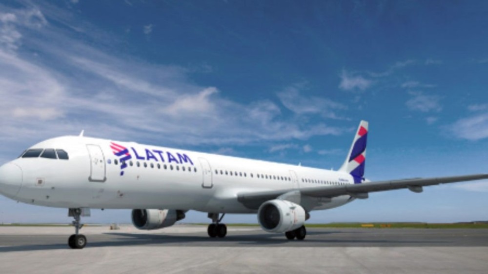 Copiloto desmaia e avião faz pouso de emergência em Salvador