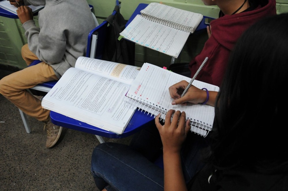 Sancionada poupança para estudante de baixa renda matriculado no ensino médio