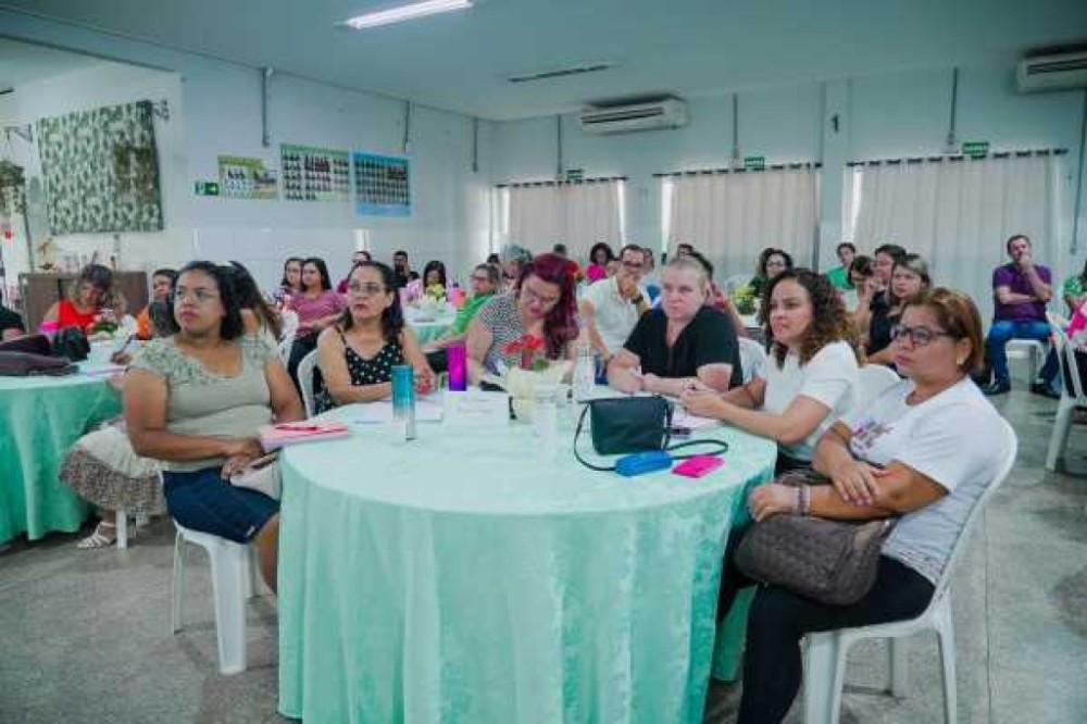 Equipes gestoras das escolas passam formação continuada