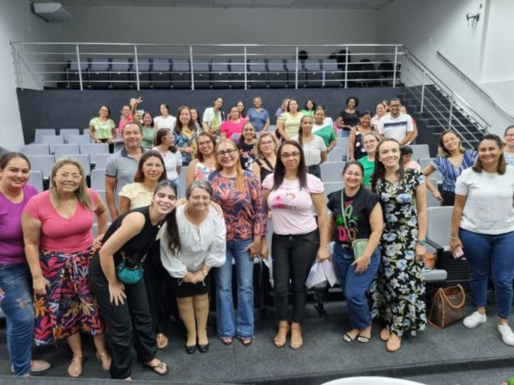 Candidatos convocados no Processo Seletivo comparecem à Secretaria de Educação para entrega de documentos e atribuição