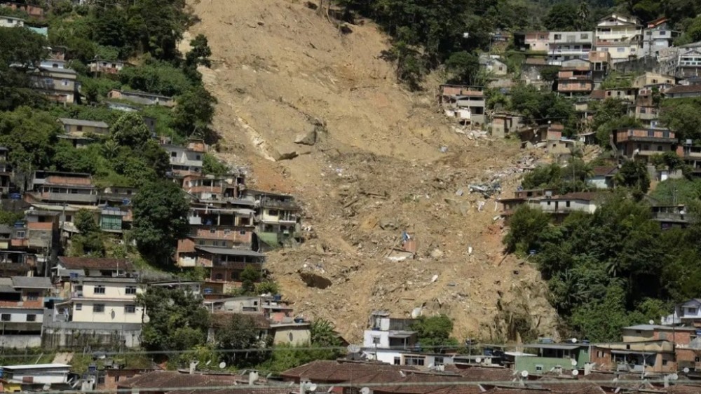 Levantamento indica quase 2 mil cidades com pessoas em áreas de risco