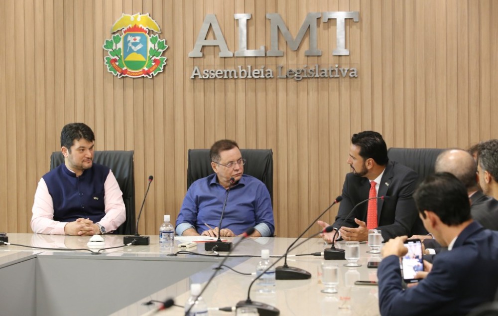 Em visita à ALMT, presidente da Câmara de Comércio Índia Brasil discute parceria