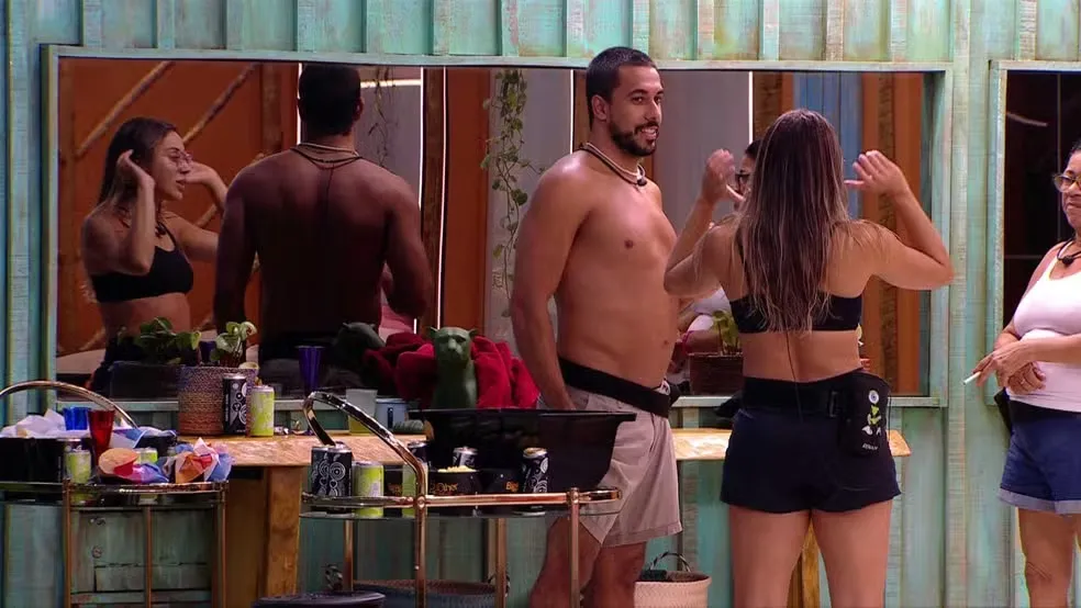 Maike diz que Renata está 'duvidando' do sentimento dele: 'Falou que não quer' Em resposta, Delma comenta que a bailarina ainda está 'estudando' a proposta'