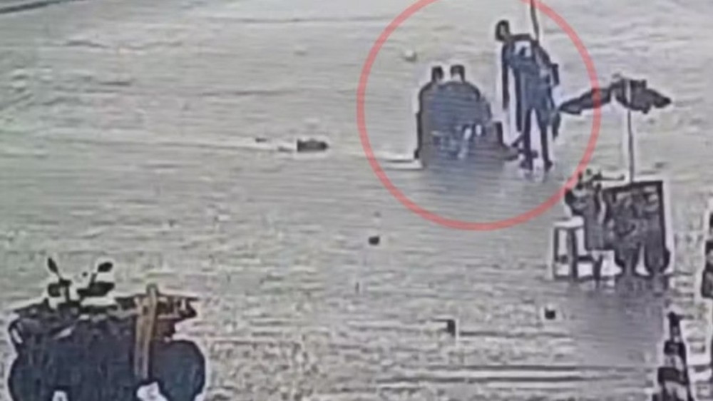 Raio atinge banhistas em Praia Grande (SP) e uma mulher morre