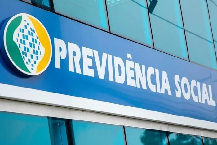 Golpe bilionário no INSS: saiba como identificar descontos indevidos e o que fazer As investigações indicam que milhares de beneficiários do Instituto Nacional do Seguro Social (INSS) foram alvo de descontos mensais não autorizados em seus benefícios