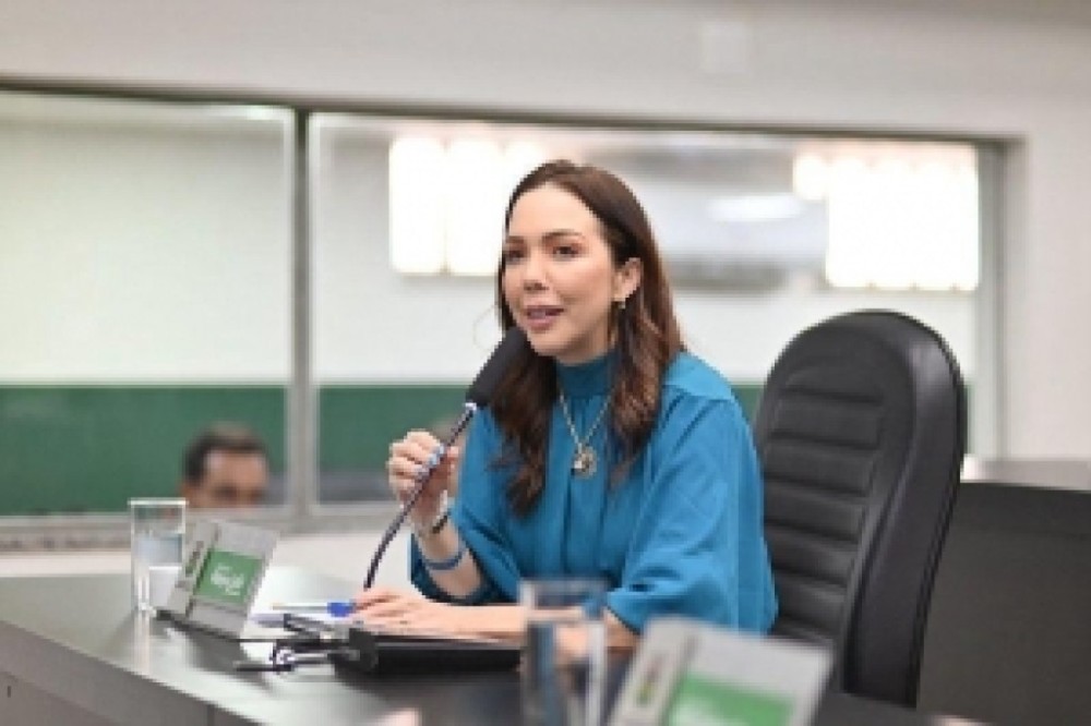 Maysa vota contra aumento de taxa e defende coleta de lixo adequada em Cuiabá