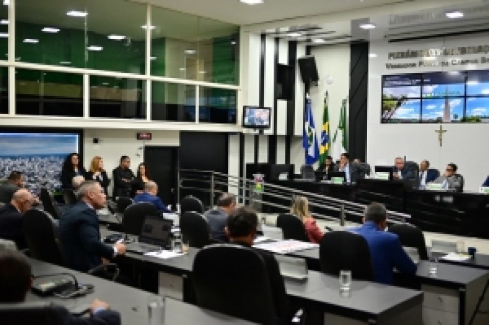 Vereadores aprovam decreto e evitam aumento da taxa de coleta de lixo