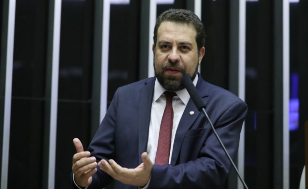Projeto proíbe cobrança de taxa por documentos em faculdades privadas