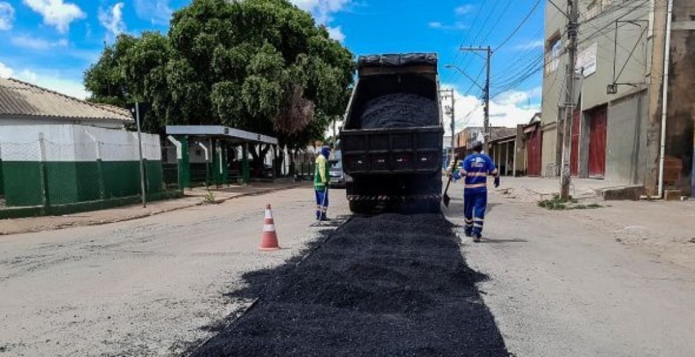 Secretaria de Obras executa ações de tapa-buracos no bairro 1º de Março