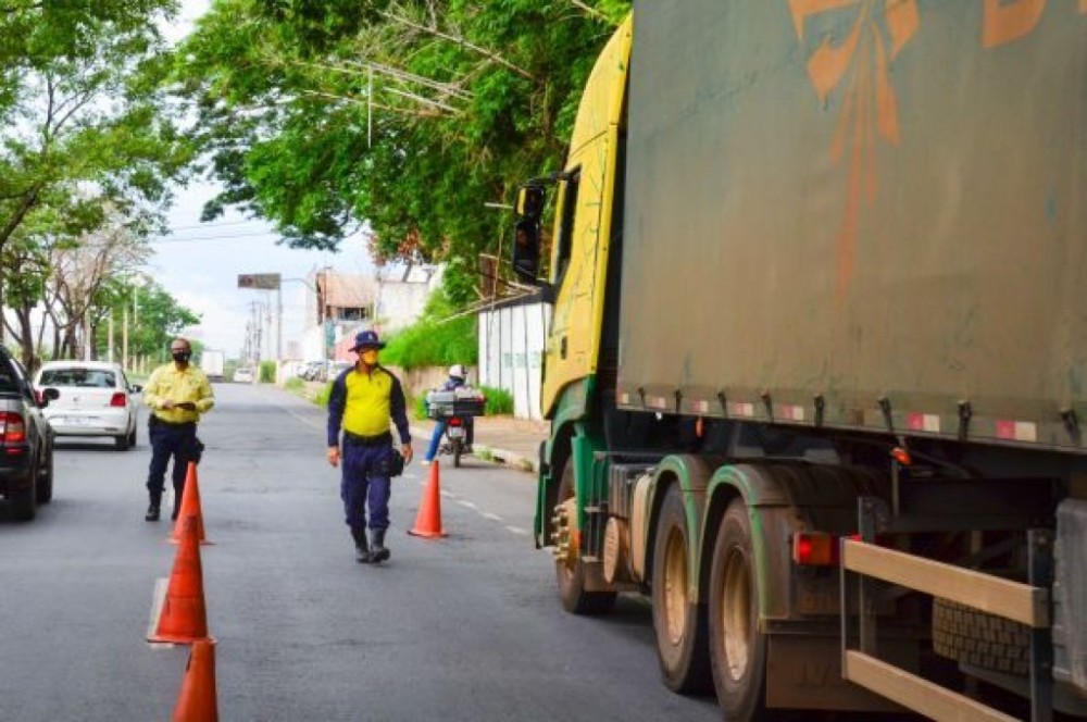 Semob vai redobrar a fiscalização de veículos pesados