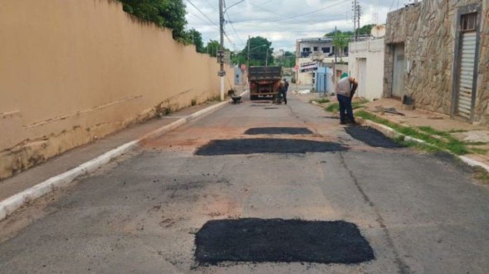 Região do Residencial Terra Nova recebe ações das equipes de tapa-buracos