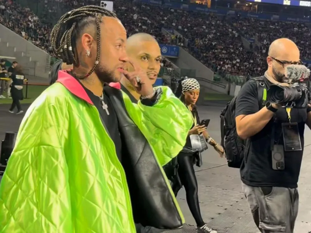 Neymar Jr renova o visual com tranças e rouba a cena na final da Kings League Brasil Craque atrai todos os holofotes no Allianz Parque em dia de derrota por 2 a 0 do Santos para o Corinthians