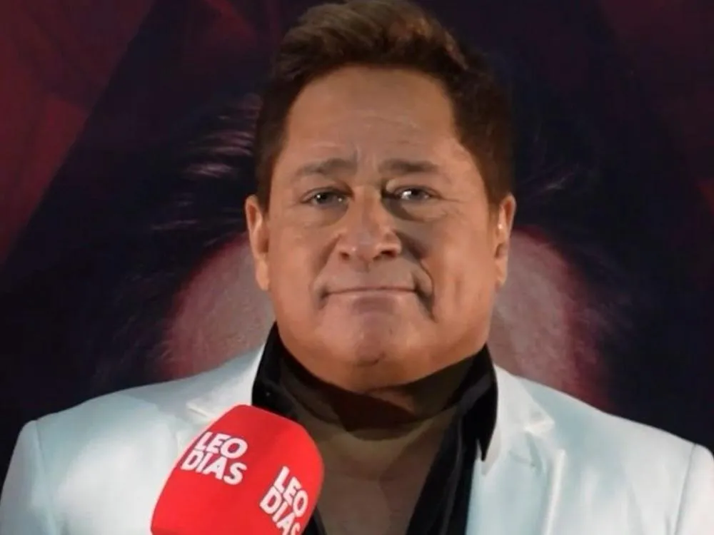 Leonardo admite que não esperava sucesso e se emociona com homenagem para Leandro O artista está celebrando 40 anos de sua carreira musical e fez questão de homenagear o irmão que faleceu em 1998