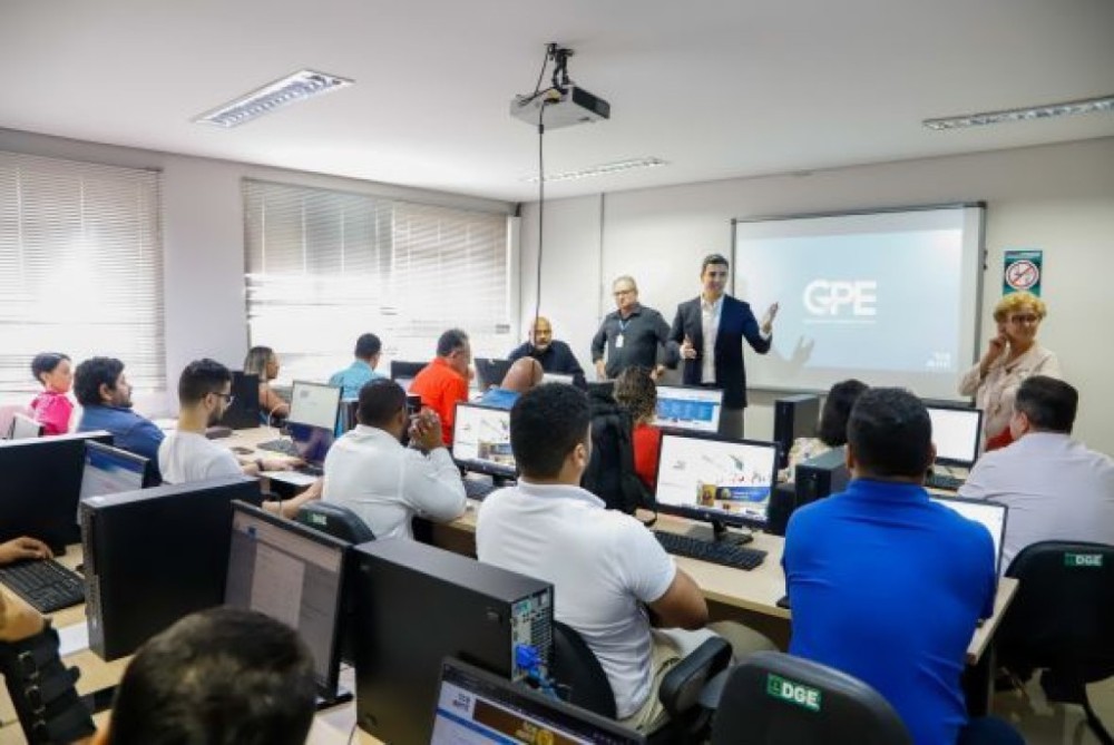 Representantes da Prefeitura de Cuiabá participam de treinamento do TCE para aprimorar o monitoramento de metas em nova plataforma