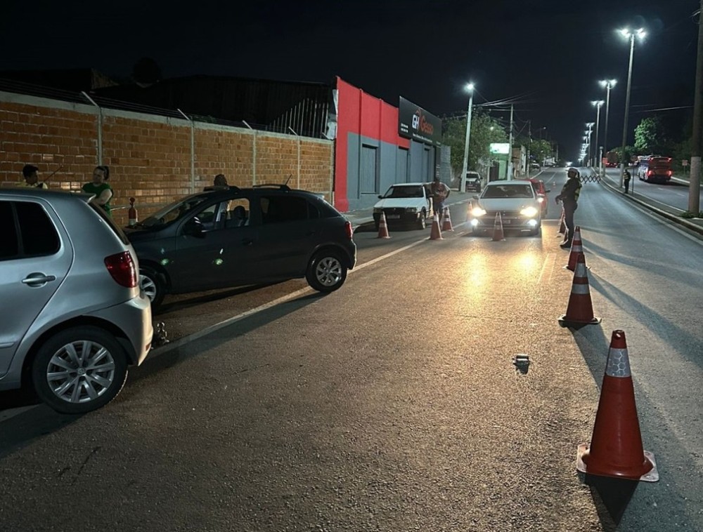 Fiscalização multa 99 motoristas por infrações e remove 63 veículos em Várzea Grande