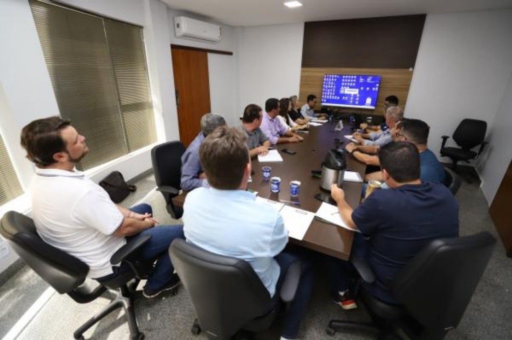 Prefeito reúne secretários para avaliar andamento de obras no Município