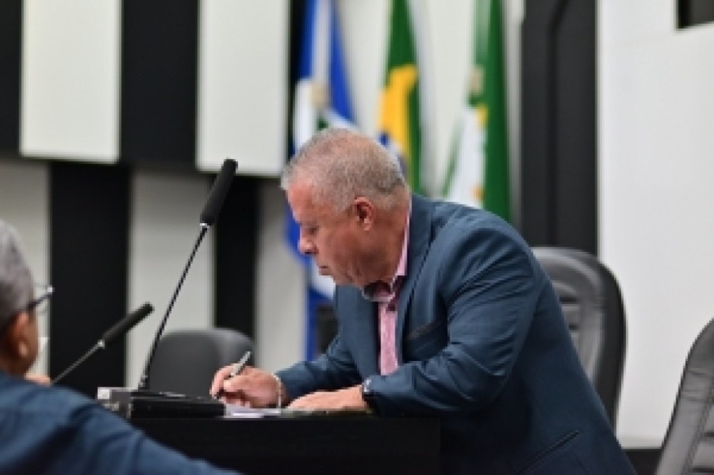 Chico 2000 apresenta decreto legislativo para sustar aumento da taxa de coleta de lixo