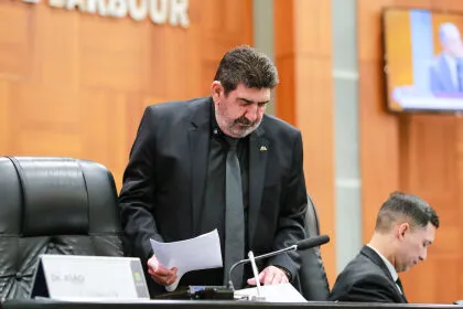 Dr. João solicita instalação Delegacia de Defesa da Mulher em Santo Antônio de Leverger Unidade possibilitará atendimento por equipes capacitadas, redução da subnotificação de casos, fortalecimento da rede de apoio e maior celeridade na abertura de inquéritos