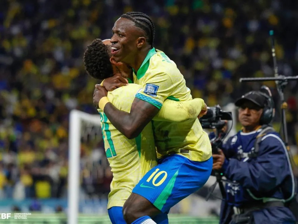 Com Ancelotti, Brasil vence Paraguai e garante vaga na Copa do Mundo Reeditando a parceria dos tempos de Real Madrid, Vini Jr marcou e ajudou o técnico italiano a conquistar a primeira vitória à frente da Seleção Brasileira