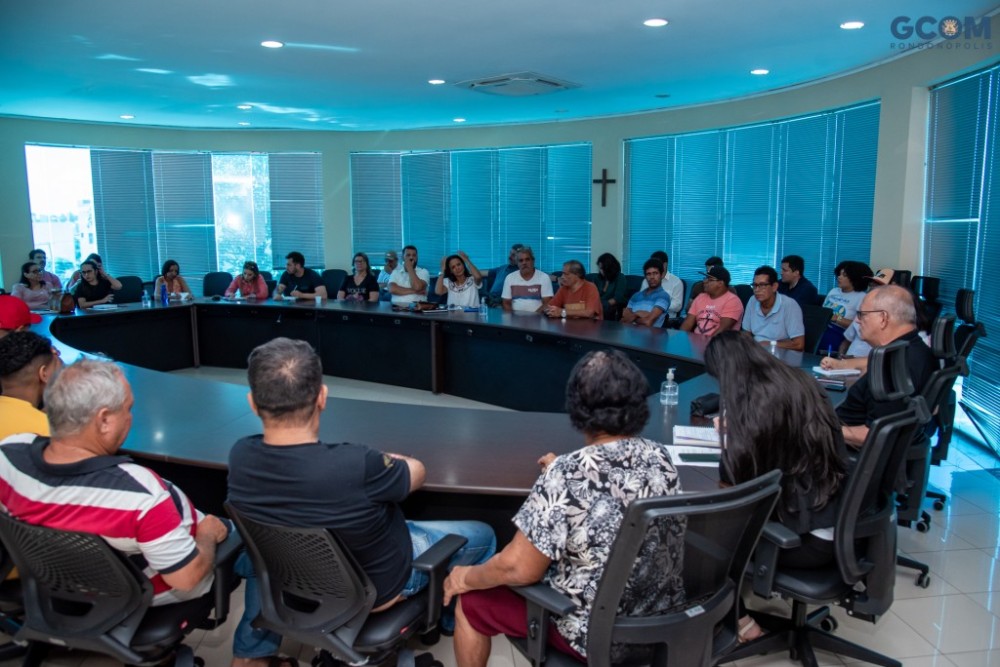 Prefeito acolhe demandas de moradores da Vila Operária