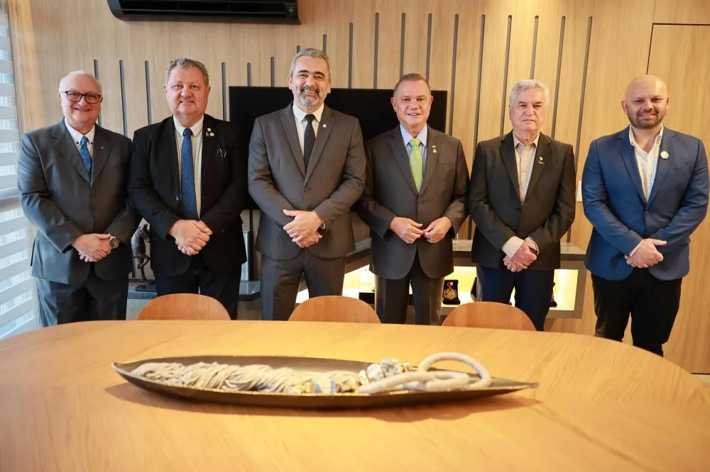 Com ajuda do Creci-MT, senador Wellington apresenta PL que criminalizada “corretor pirata” 