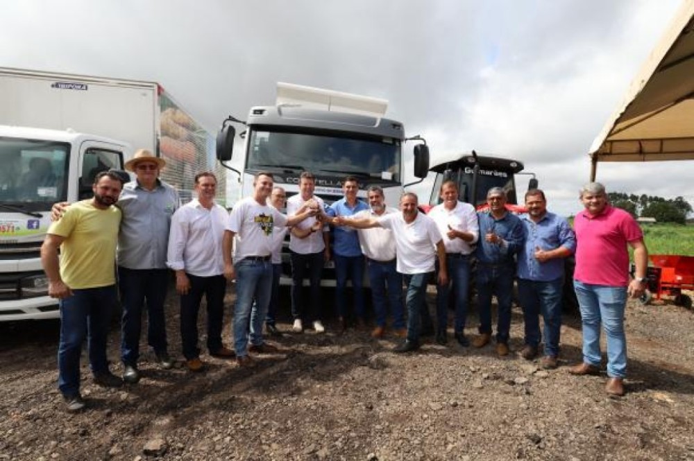 Município entrega mais um lote de maquinários e insumos para agricultura familiar