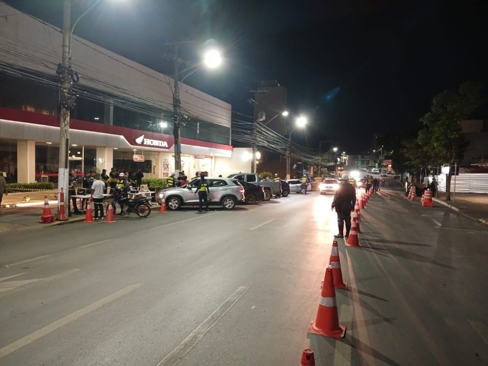 Treze motoristas são presos por embriaguez na Avenida Isac Póvoas
