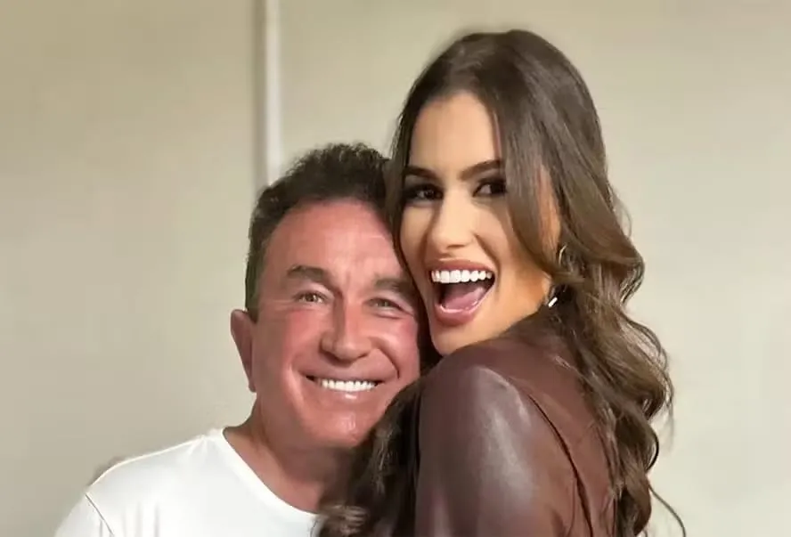 Após boataria sobre fim do casamento, equipe de Amado Batista se manifesta O cantor sertanejo e a miss Mato Grosso estão oficialmente casados há pouco mais de três meses