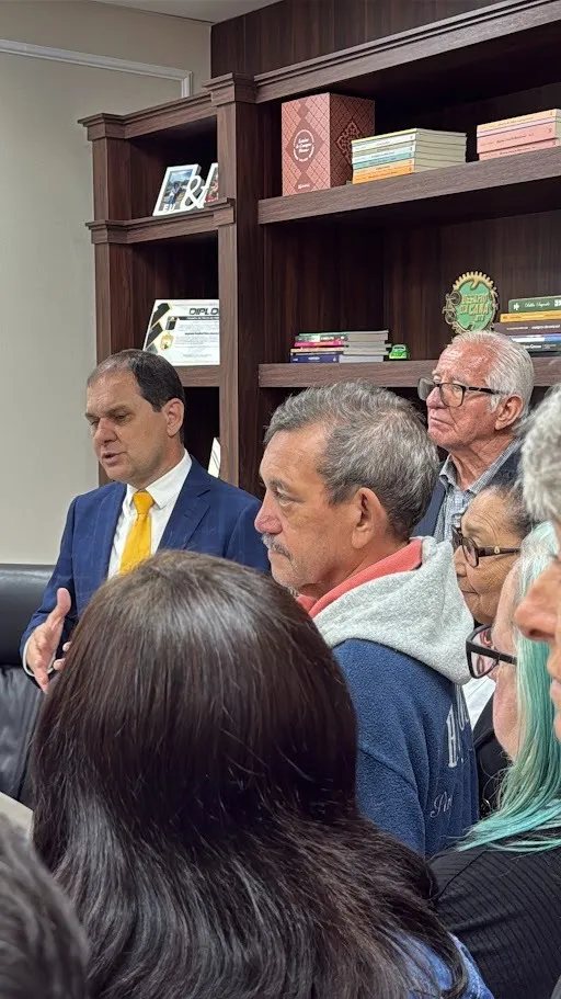 Deputado Chico Guarnieri recebe idosos de Barra do Bugres na ALMT