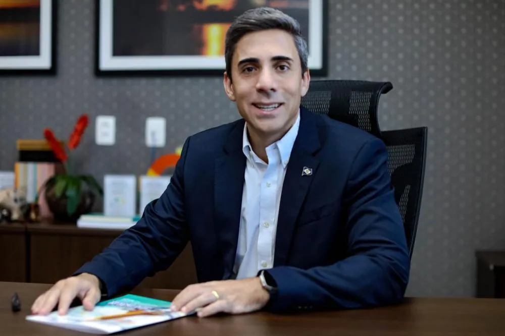 Os bons resultados obtidos pela educação pública de Mato Grosso, tanto no Ensino Fundamental, quanto no Ensino Médio, têm colocado o estado no centro das atenções de quem reconhece e vibra e até daqueles que apenas criticam sem necessariamente oferecer soluções ou alternativas.