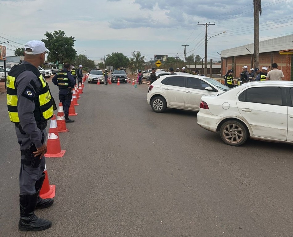 Em blitz da Lei Seca, fiscalização autua 30 motoristas por veículos com documentação irregular