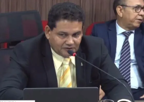 Cerqueira diz que decreto de Flávia sobre OS é nulo e promete barrar Cerqueira afirma que decreto é nulo por falta de chamamento público